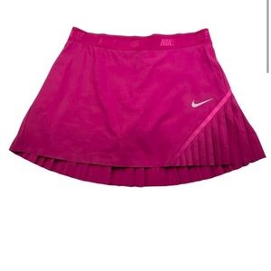 NIKE Golf Skirt Size Small Magenta Pleated Tennis Barbiecore